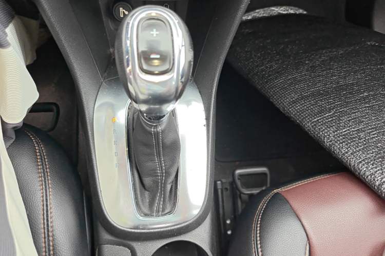 Used Buick Encore 2015 1.4T Automatic Two-Wheel Drive Urban Elite Version Gear Lever