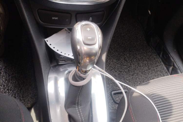 Used Buick Encore 2015 1.4T Automatic Two-Wheel Drive Urban Elite Version Gear Lever