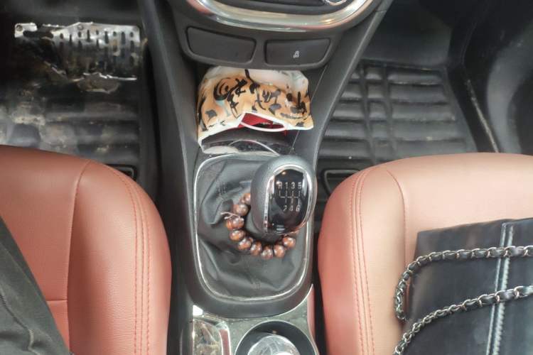 Used Buick Encore 2015 1.4T Manual Two-Wheel Drive Urban Advanced Model Gear Lever