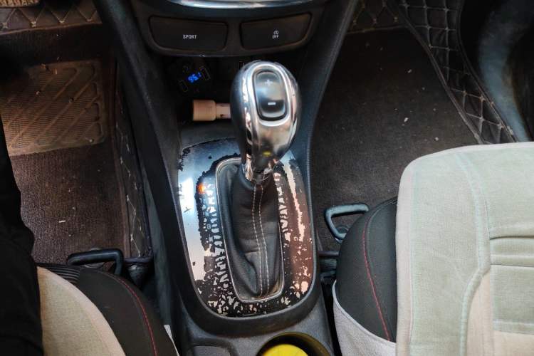 Used Buick Encore 2015 1.4T Automatic Two-Wheel Drive Urban Elite Version Gear Lever