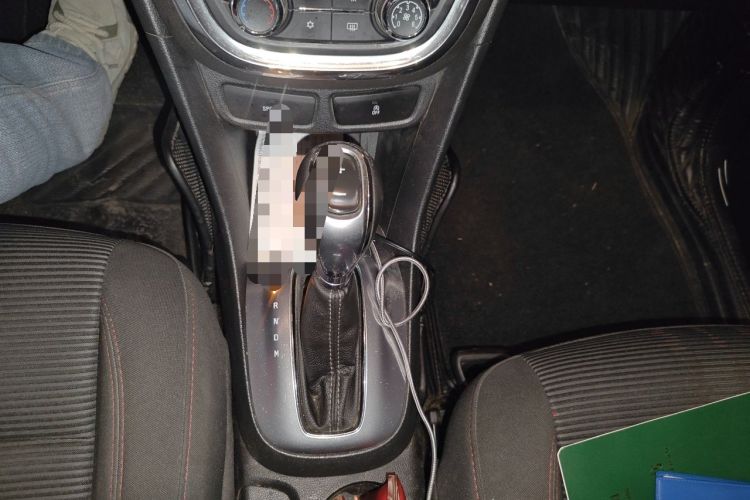 Used Buick Encore 2015 1.4T Automatic Two-Wheel Drive Urban Elite Version Gear Lever