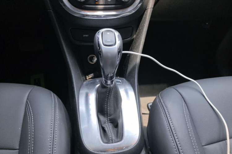 Used Buick Encore 2015 1.4T Automatic Two-Wheel Drive Urban Elite Version Gear Lever