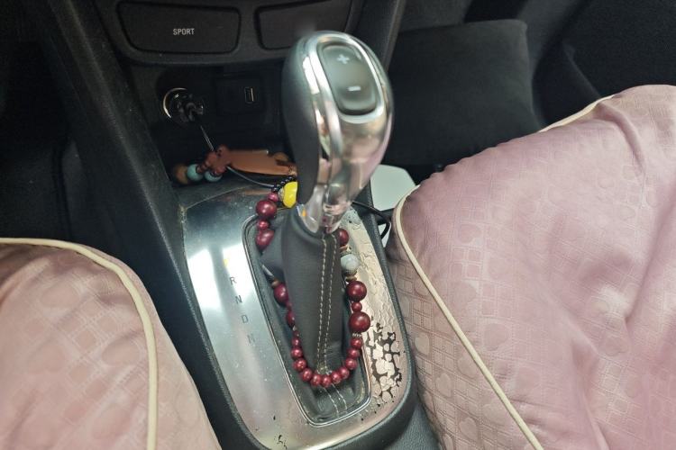 Used Buick Encore 2015 1.4T Automatic Two-Wheel Drive Urban Elite Version Gear Lever