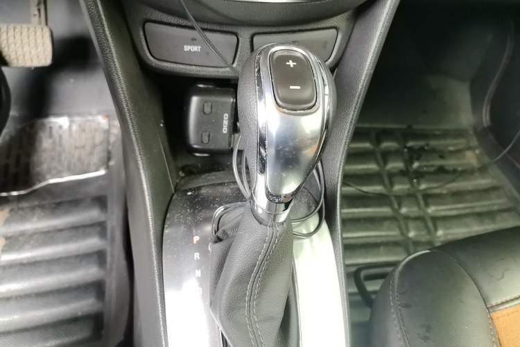 Used Buick Encore 2015 1.4T Automatic Two-Wheel Drive Urban Leading Model Gear Lever