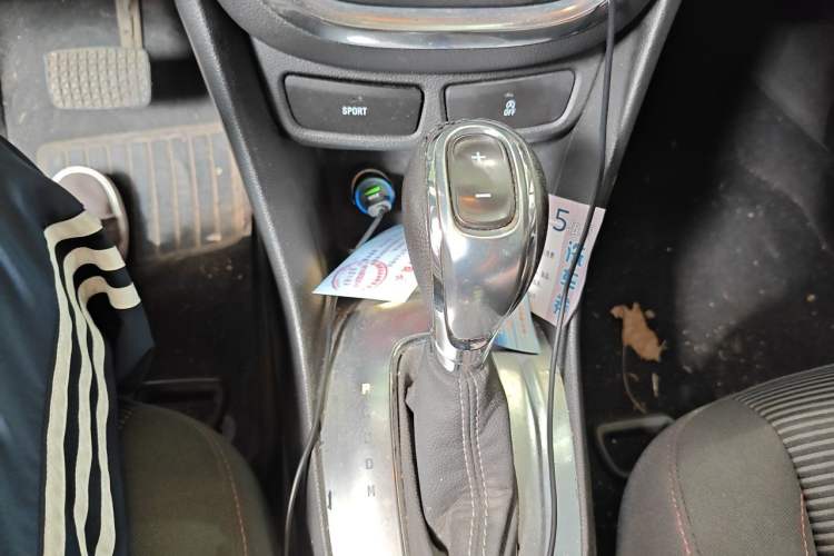 Used Buick Encore 2015 1.4T Automatic Two-Wheel Drive Urban Elite Version Gear Lever