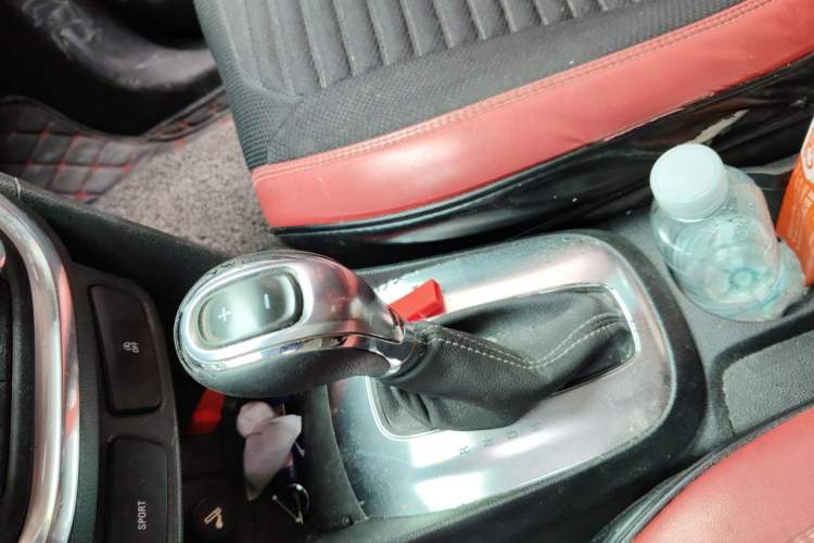 Used Buick Encore 2015 1.4T Automatic Two-Wheel Drive Urban Elite Version Gear Lever