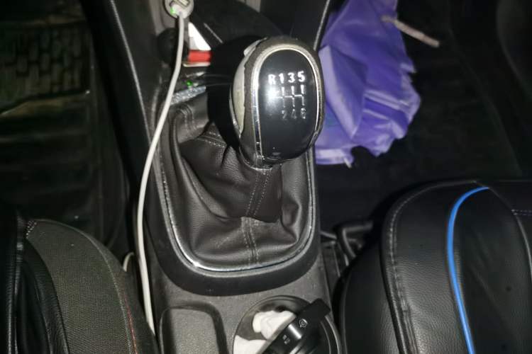 Used Buick Encore 2015 1.4T Manual Two-Wheel Drive Urban Advanced Model Gear Lever