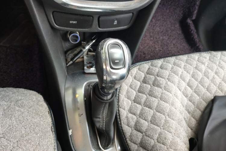 Used Buick Encore 2015 1.4T Automatic Two-Wheel Drive Urban Elite Version Gear Lever
