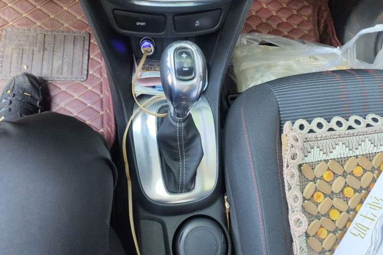 Used Buick Encore 2015 1.4T Automatic Two-Wheel Drive Urban Elite Version Gear Lever