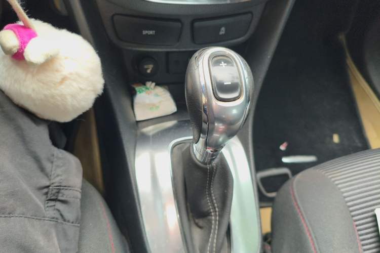 Used Buick Encore 2015 1.4T Automatic Two-Wheel Drive Urban Elite Version Gear Lever