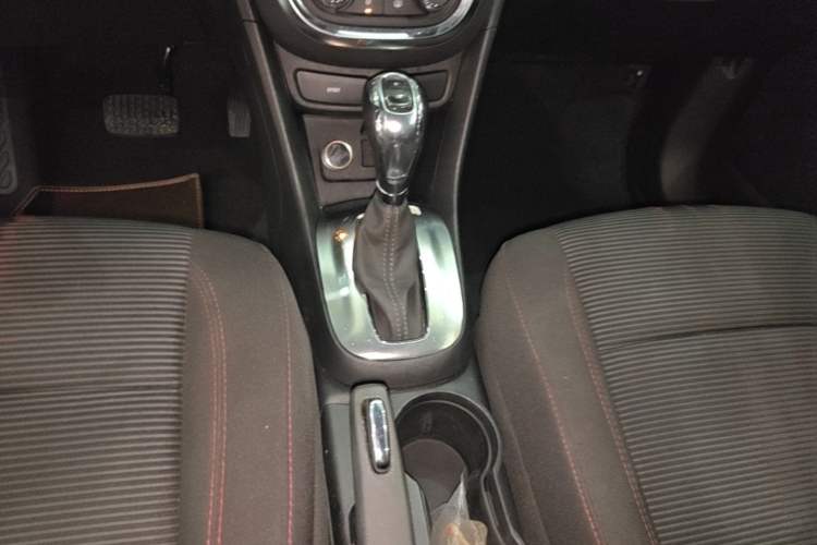 Used Buick Encore 2015 1.4T Automatic Two-Wheel Drive Urban Elite Version Gear Lever