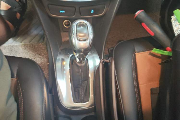 Used Buick Encore 2015 1.4T Automatic Two-Wheel Drive Urban Leading Model Gear Lever