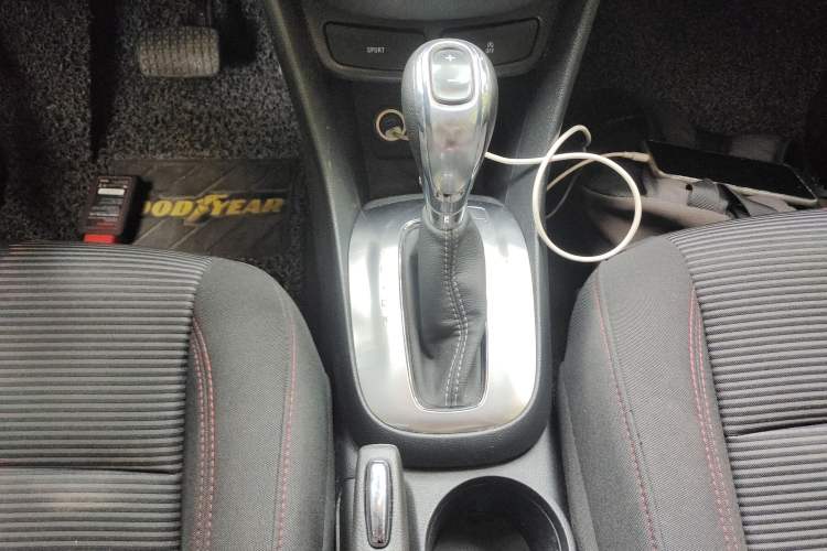 Used Buick Encore 2015 1.4T Automatic Two-Wheel Drive Urban Elite Version Gear Lever