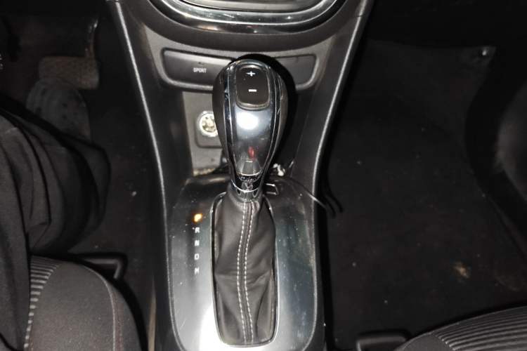 Used Buick Encore 2015 1.4T Automatic Two-Wheel Drive Urban Elite Version Gear Lever