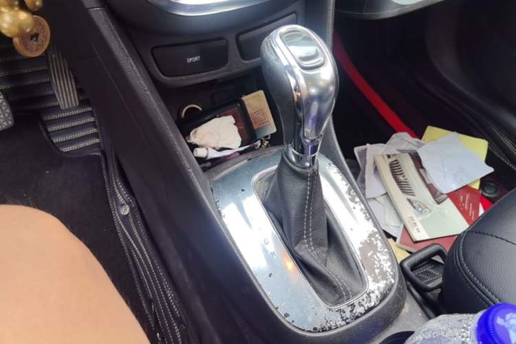 Used Buick Encore 2015 1.4T Automatic Two-Wheel Drive Urban Elite Version Gear Lever