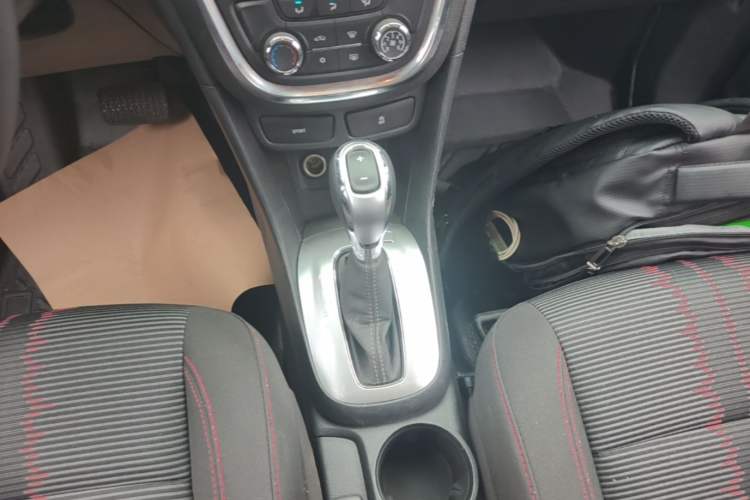 Used Buick Encore 2015 1.4T Automatic Two-Wheel Drive Urban Elite Version Gear Lever