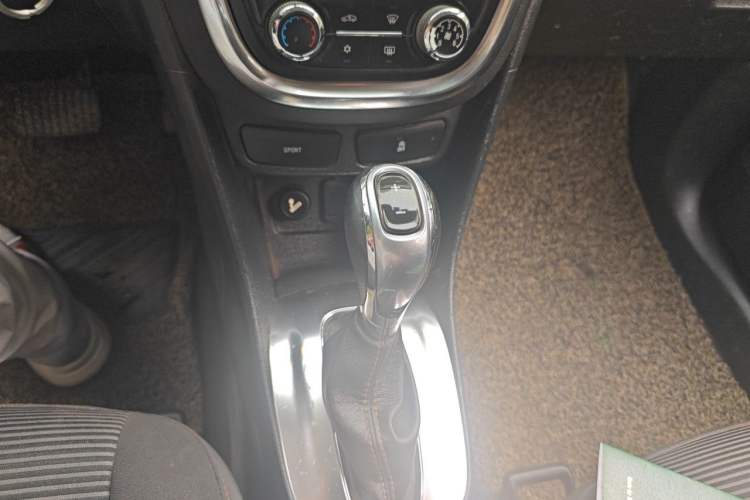 Used Buick Encore 2015 1.4T Automatic Two-Wheel Drive Urban Elite Version Gear Lever