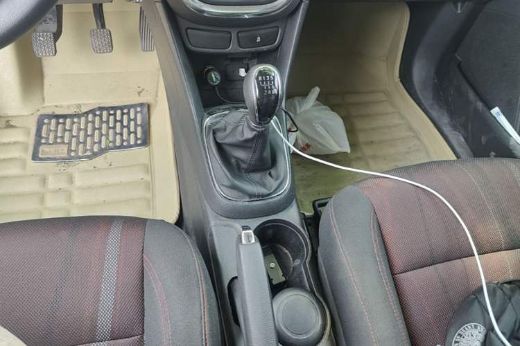 Used Buick Encore 2015 1.4T Manual Two-Wheel Drive Urban Advanced Model Gear Lever
