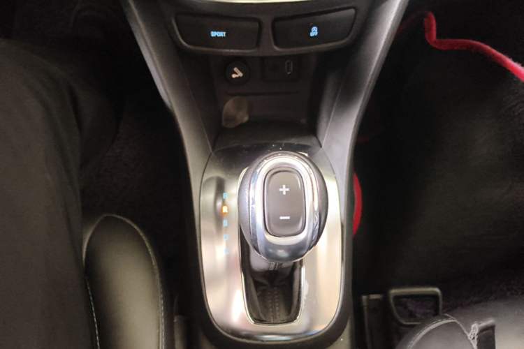 Used Buick Encore 2015 1.4T Automatic Two-Wheel Drive Urban Leading Model Gear Lever