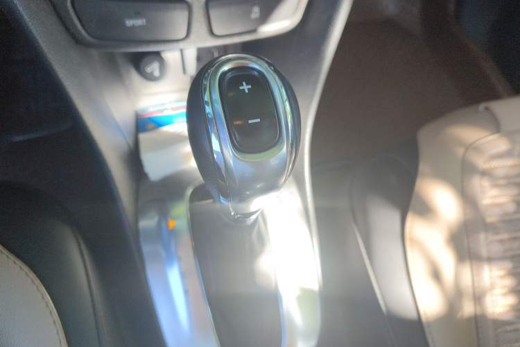 Used Buick Encore 2015 1.4T Automatic Two-Wheel Drive Urban Leading Model Gear Lever