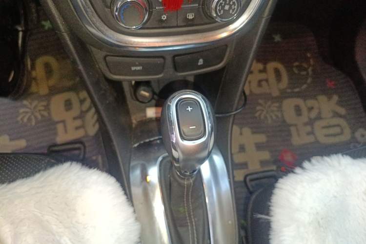 Used Buick Encore 2015 1.4T Automatic Two-Wheel Drive Urban Elite Version Gear Lever