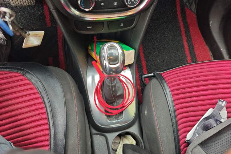 Used Buick Encore 2015 1.4T Automatic Two-Wheel Drive Urban Elite Version Gear Lever