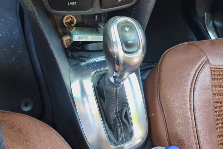 Used Buick Encore 2015 1.4T Automatic Two-Wheel Drive Urban Elite Version Gear Lever