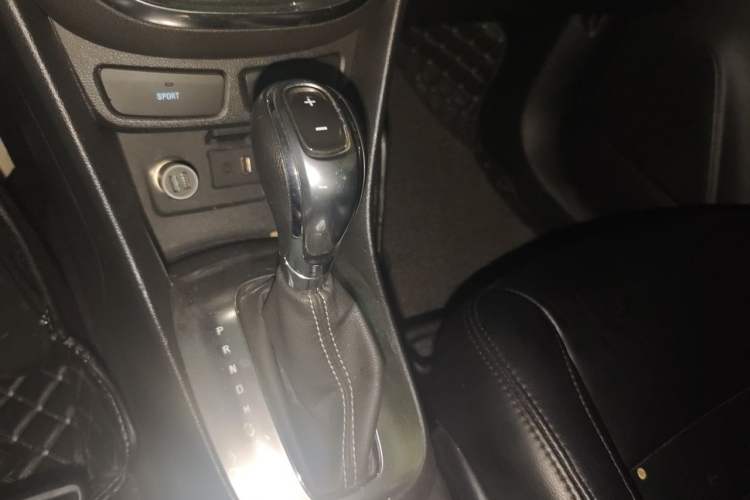 Used Buick Encore 2015 1.4T Automatic Two-Wheel Drive Urban Elite Version Gear Lever