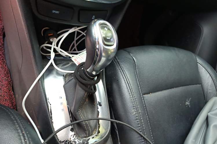 Used Buick Encore 2015 1.4T Automatic Two-Wheel Drive Urban Elite Version Gear Lever