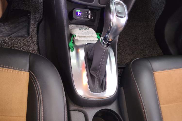 Used Buick Encore 2015 1.4T Automatic Two-Wheel Drive Urban Leading Model Gear Lever