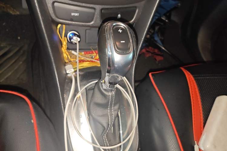 Used Buick Encore 2015 1.4T Automatic Two-Wheel Drive Urban Elite Version Gear Lever