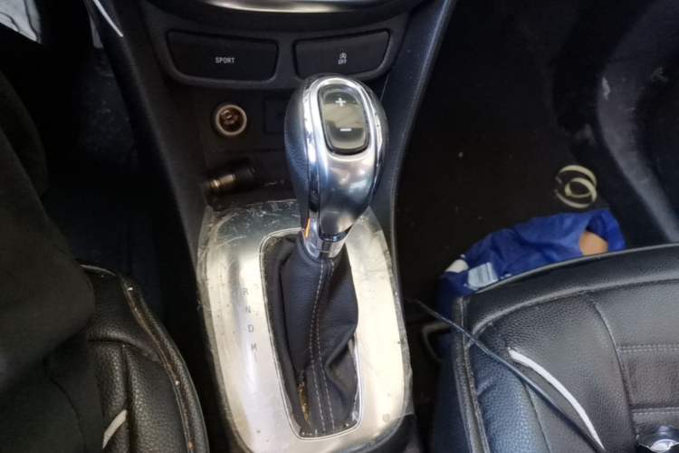 Used Buick Encore 2015 1.4T Automatic Two-Wheel Drive Urban Elite Version Gear Lever