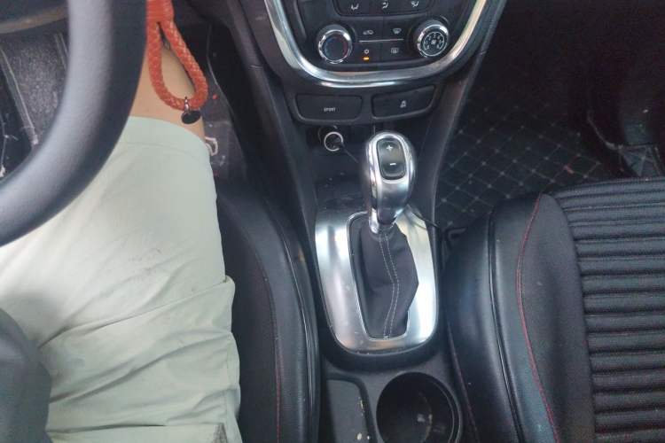 Used Buick Encore 2015 1.4T Automatic Two-Wheel Drive Urban Elite Version Gear Lever