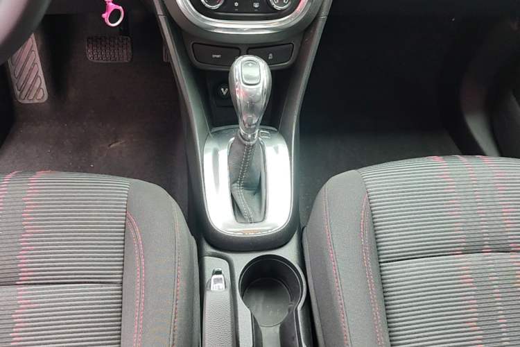Used Buick Encore 2015 1.4T Automatic Two-Wheel Drive Urban Elite Version Gear Lever
