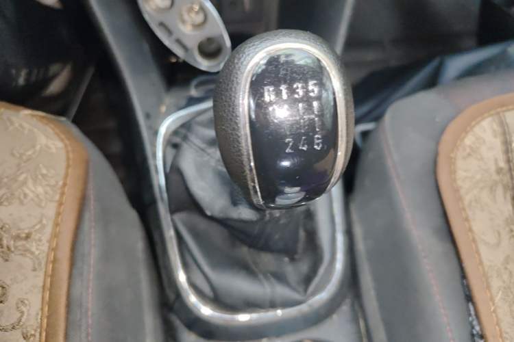 Used Buick Encore 2015 1.4T Manual Two-Wheel Drive Urban Advanced Model Gear Lever