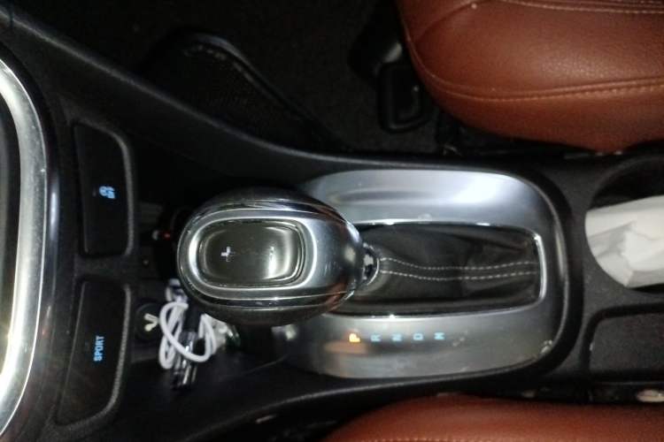 Used Buick Encore 2015 1.4T Automatic Two-Wheel Drive Urban Elite Version Gear Lever