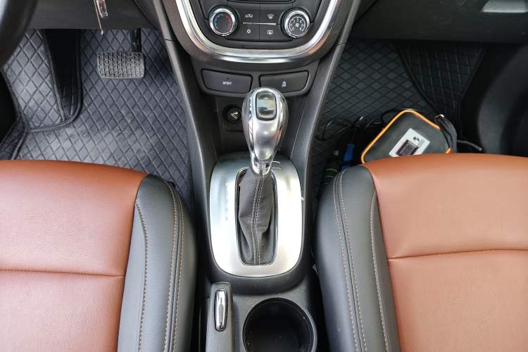 Used Buick Encore 2015 1.4T Automatic Two-Wheel Drive Urban Elite Version Gear Lever