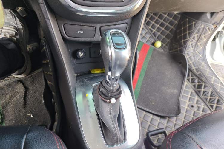 Used Buick Encore 2015 1.4T Automatic Two-Wheel Drive Urban Elite Version Gear Lever