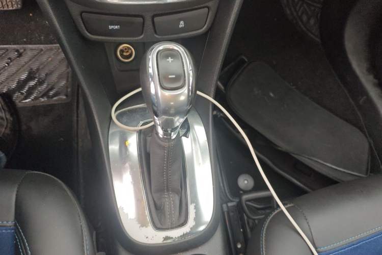 Used Buick Encore 2015 1.4T Automatic Two-Wheel Drive Urban Leading Model Gear Lever