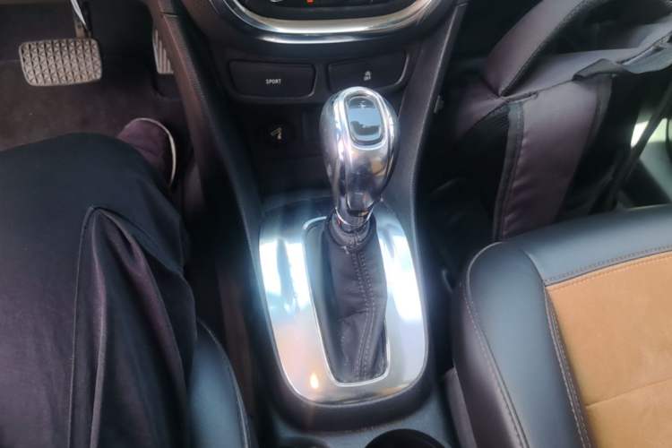 Used Buick Encore 2015 1.4T Automatic Two-Wheel Drive Urban Leading Model Gear Lever