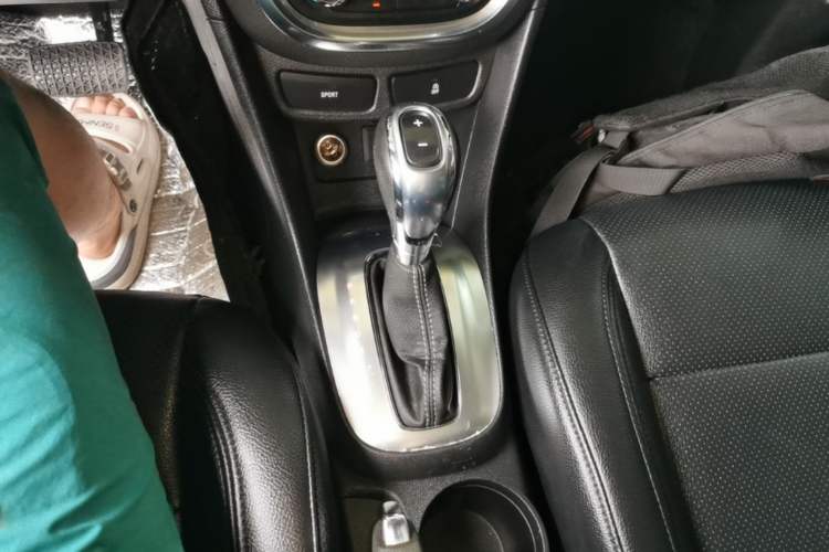Used Buick Encore 2015 1.4T Automatic Two-Wheel Drive Urban Elite Version Gear Lever
