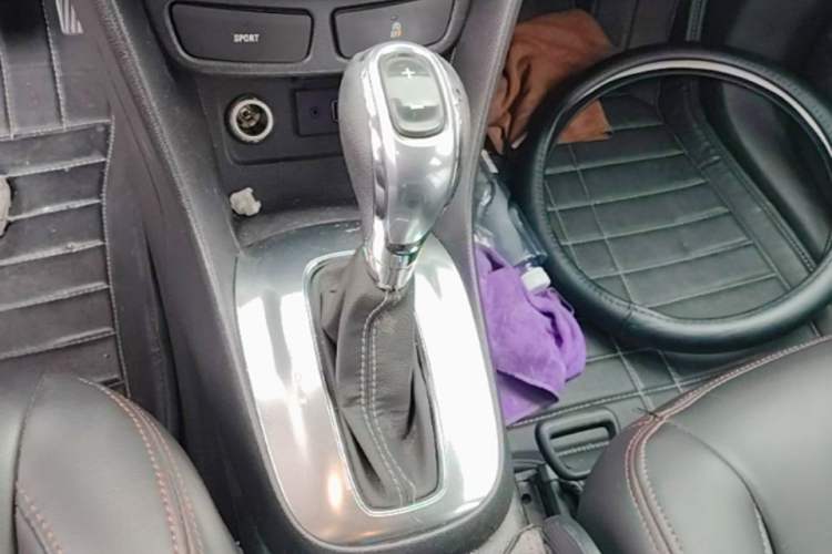 Used Buick Encore 2015 1.4T Automatic Two-Wheel Drive Urban Elite Version Gear Lever