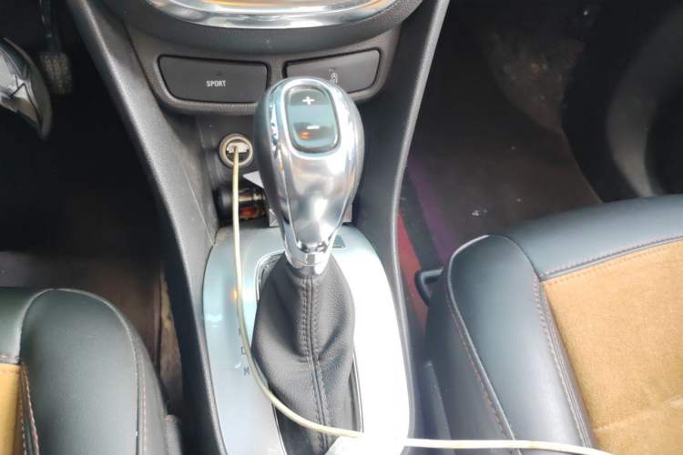 Used Buick Encore 2015 1.4T Automatic Two-Wheel Drive Urban Leading Model Gear Lever