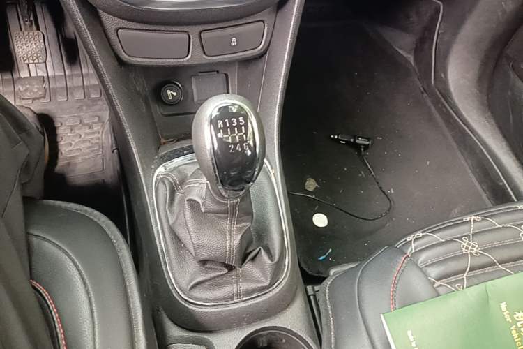 Used Buick Encore 2015 1.4T Manual Two-Wheel Drive Urban Advanced Model Gear Lever