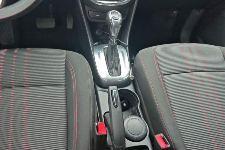 Used Buick Encore 2015 1.4T Automatic Two-Wheel Drive Urban Elite Version Gear Lever