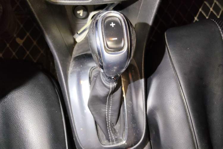 Used Buick Encore 2015 1.4T Automatic Two-Wheel Drive Urban Elite Version Gear Lever