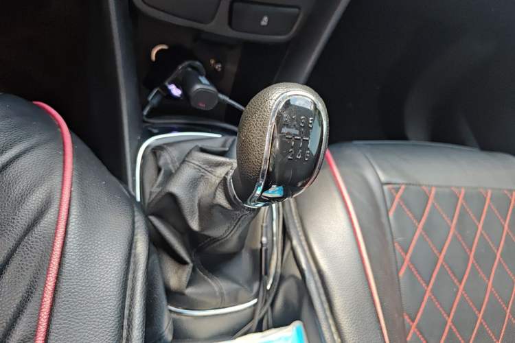 Used Buick Encore 2015 1.4T Manual Two-Wheel Drive Urban Advanced Model Gear Lever