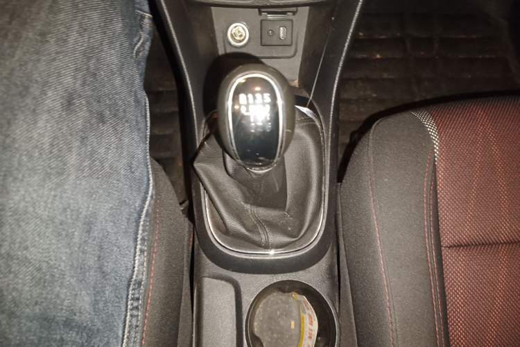 Used Buick Encore 2015 1.4T Manual Two-Wheel Drive Urban Advanced Model Gear Lever