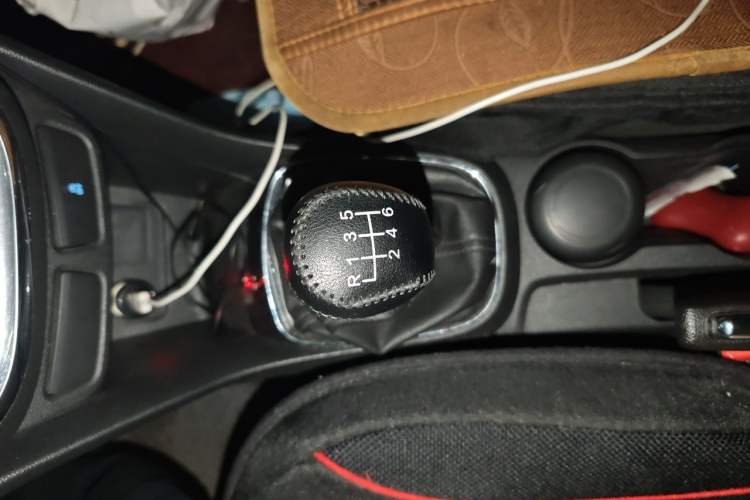 Used Buick Encore 2015 1.4T Manual Two-Wheel Drive Urban Advanced Model Gear Lever