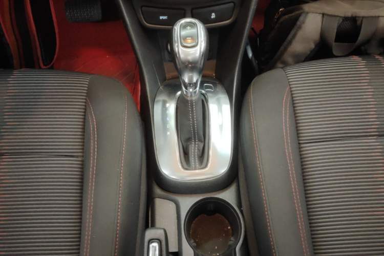 Used Buick Encore 2015 1.4T Automatic Two-Wheel Drive Urban Elite Version Gear Lever